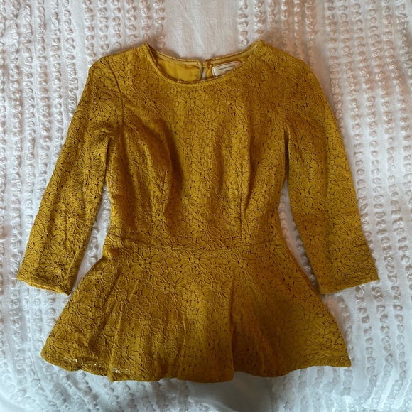 Moulinette Soeurs Tops - Vintage Anthropologie (ca. 2010/2011) Moulinette Soeurs yellow peplum top, sz 2
